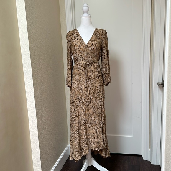GAP Dresses & Skirts - EUC GAP animal leopard print wrap dress (size 4)